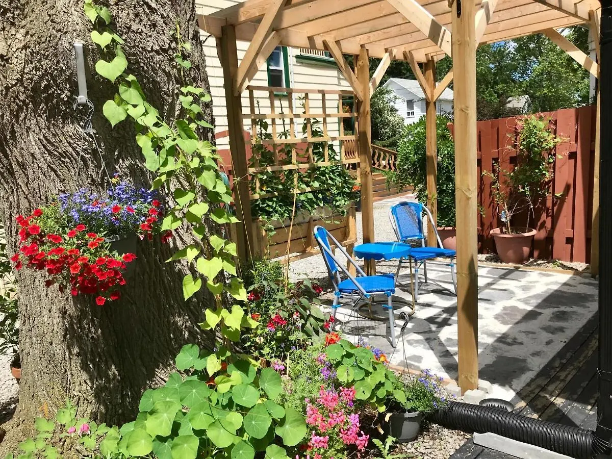 Ellis House Bed & Breakfast Niagara Falls 2*,